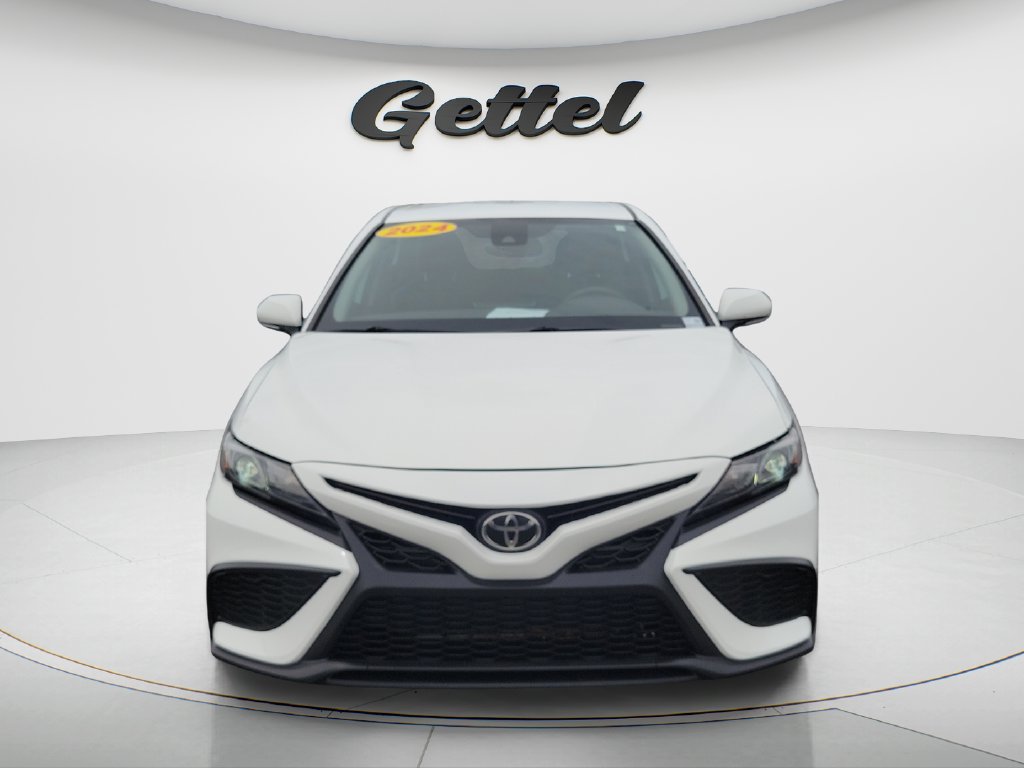 Used 2024 Toyota Camry SE w/ Convenience Package FWD image 2