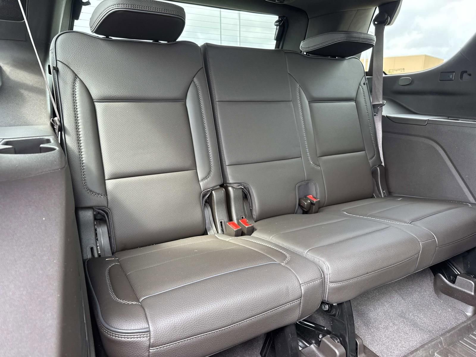 Used 2021 GMC Yukon Denali w/ Denali Premium Package image 11