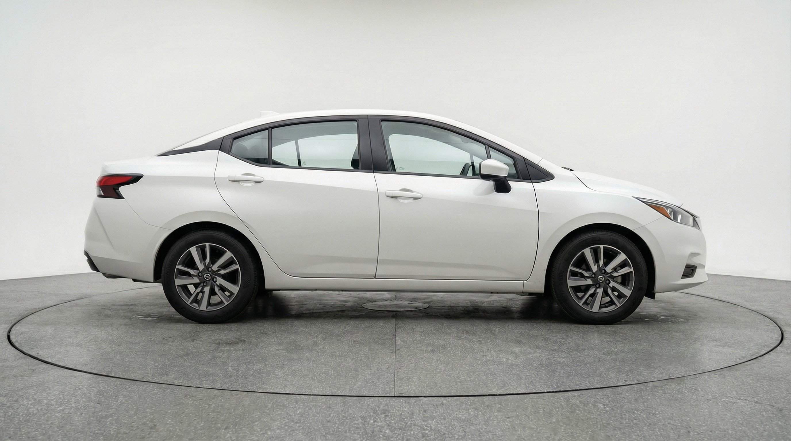 Used 2025 Nissan Versa SV image 11