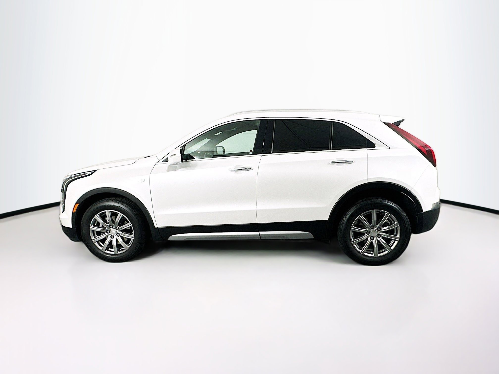 Used 2023 Cadillac XT4 Premium Luxury w/ Technology Package AWD/4WD image 4