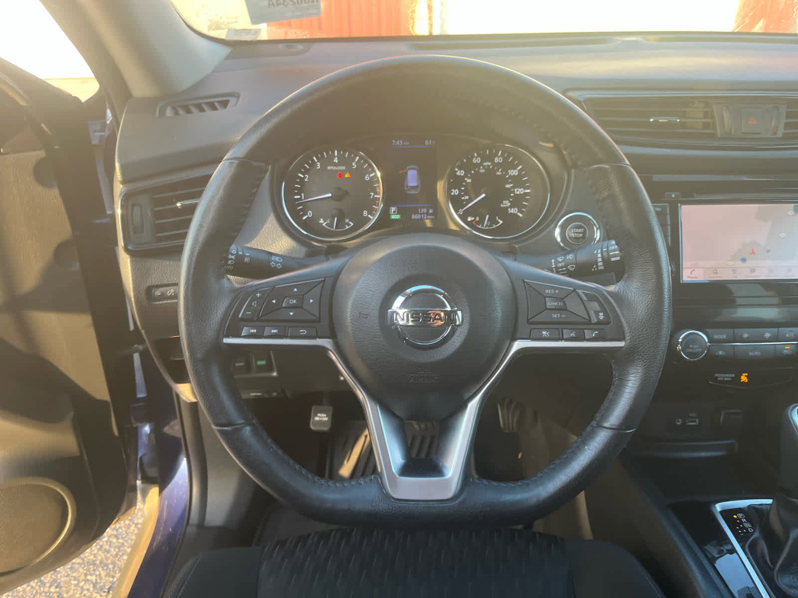 Used 2018 Nissan Rogue SV w/ Premium Package image 2