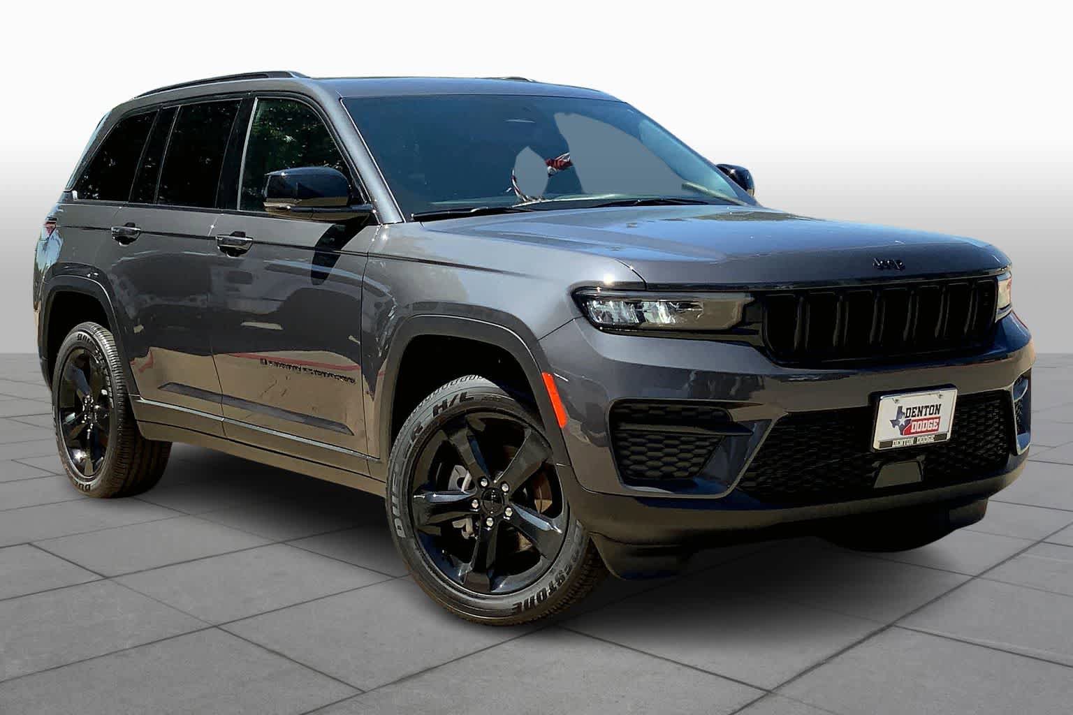 Used 2024 Jeep Grand Cherokee Altitude RWD image 2