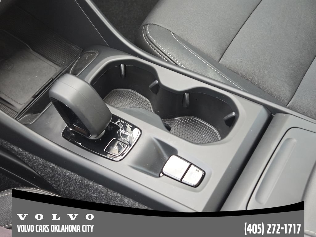 Certified 2025 Volvo XC40 B5 Core AWD/4WD image 16