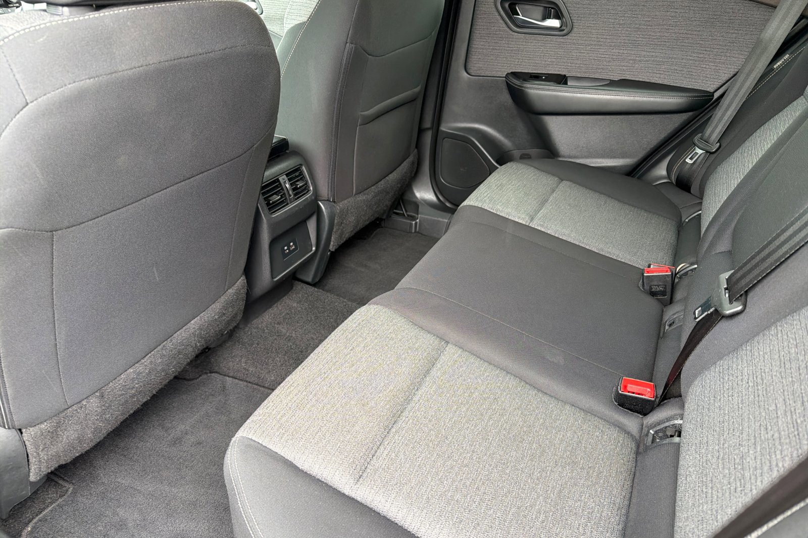 Used 2023 Nissan Rogue SV image 12