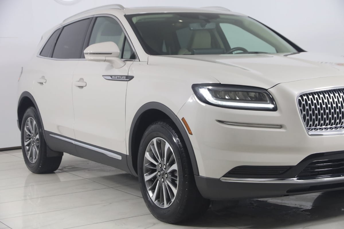 Used 2023 Lincoln Nautilus Reserve AWD/4WD image 37