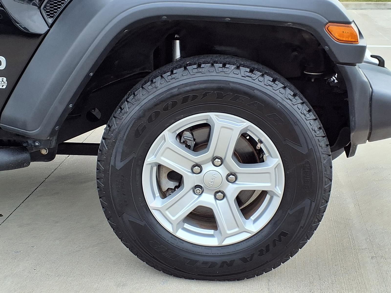 Used 2018 Jeep Wrangler Unlimited Sport S AWD/4WD image 9