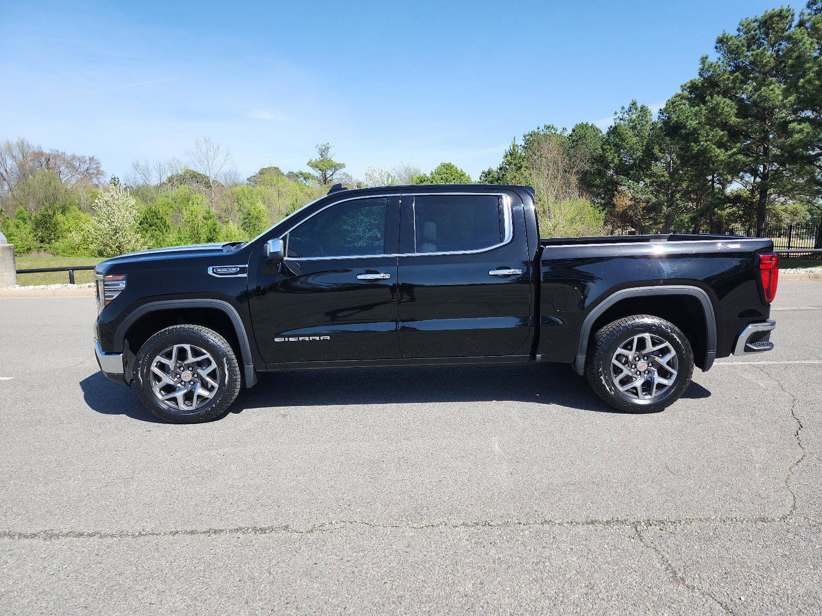 Certified 2024 GMC Sierra 1500 SLT w/ SLT Premium Package image 2