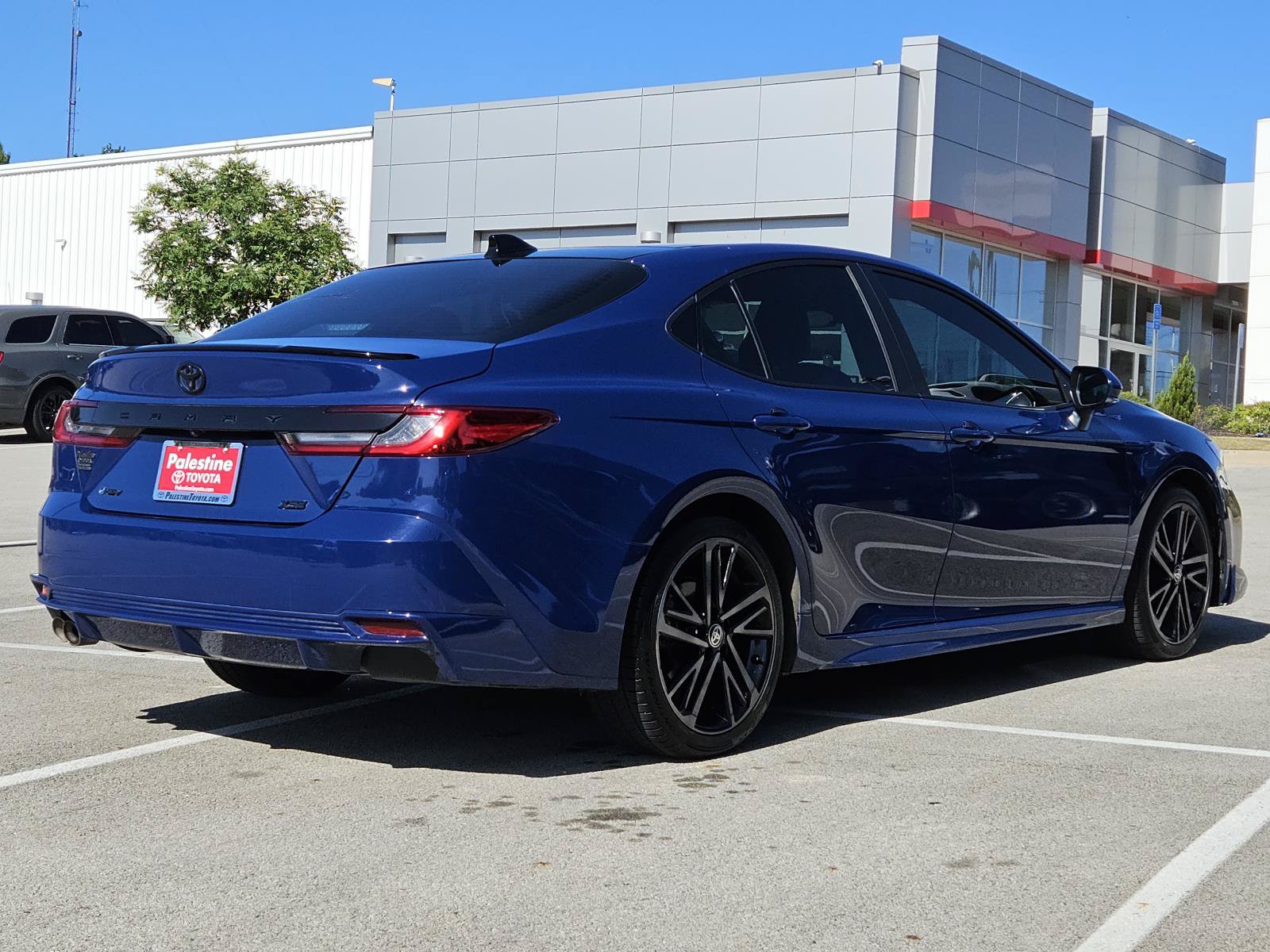 Used 2025 Toyota Camry XSE FWD image 4