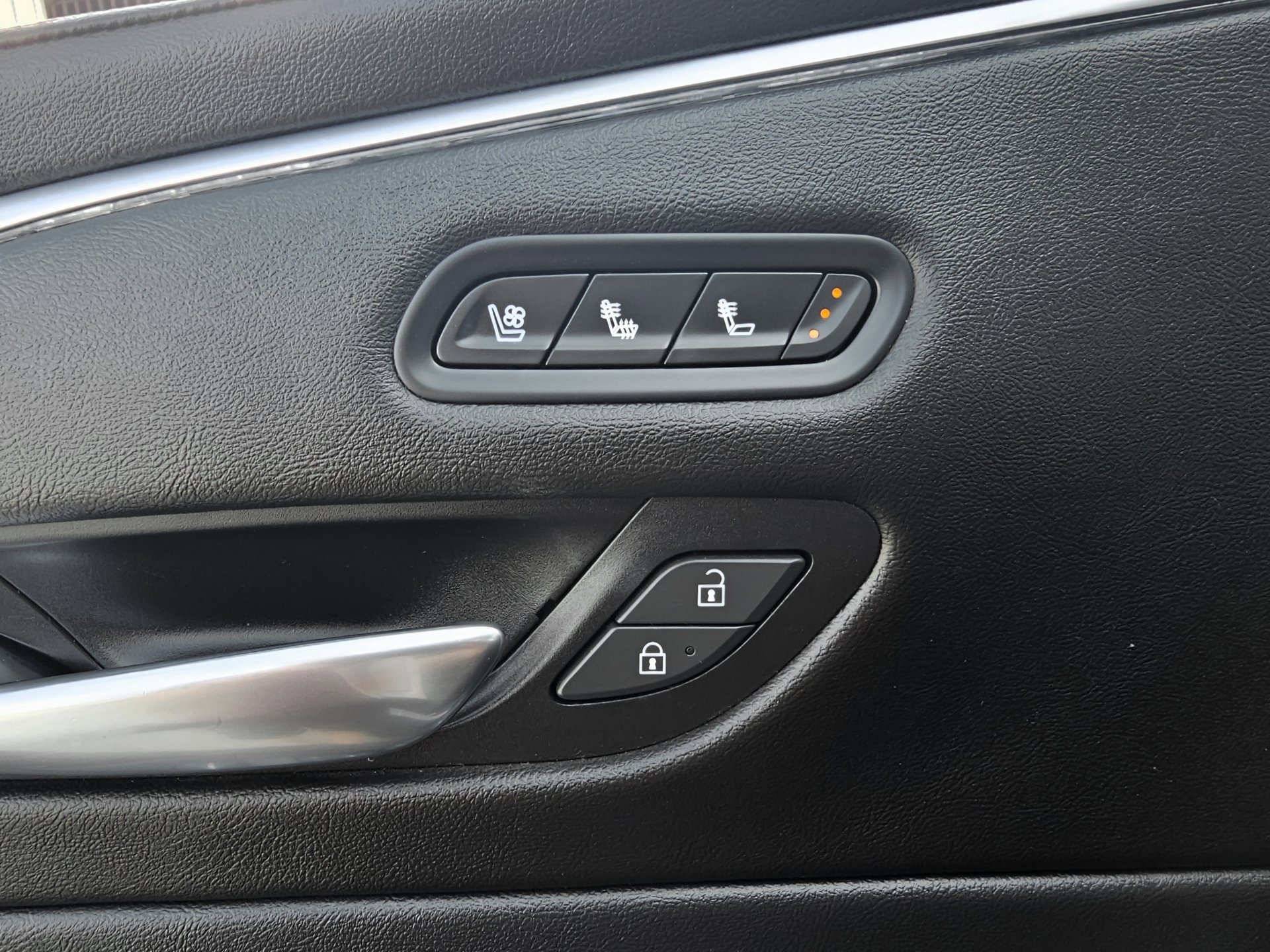 Used 2022 Cadillac Escalade ESV Premium Luxury w/ LPO, Floor Liner Package image 59