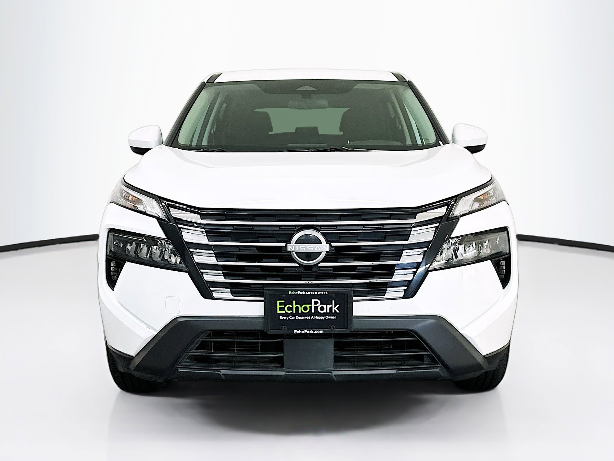 Used 2025 Nissan Rogue SV image 2