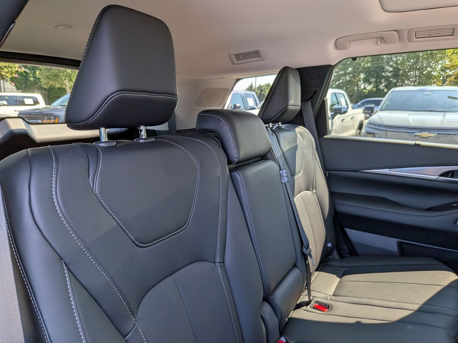 Used 2026 INFINITI QX60 Luxe w/ Cargo Package FWD image 35