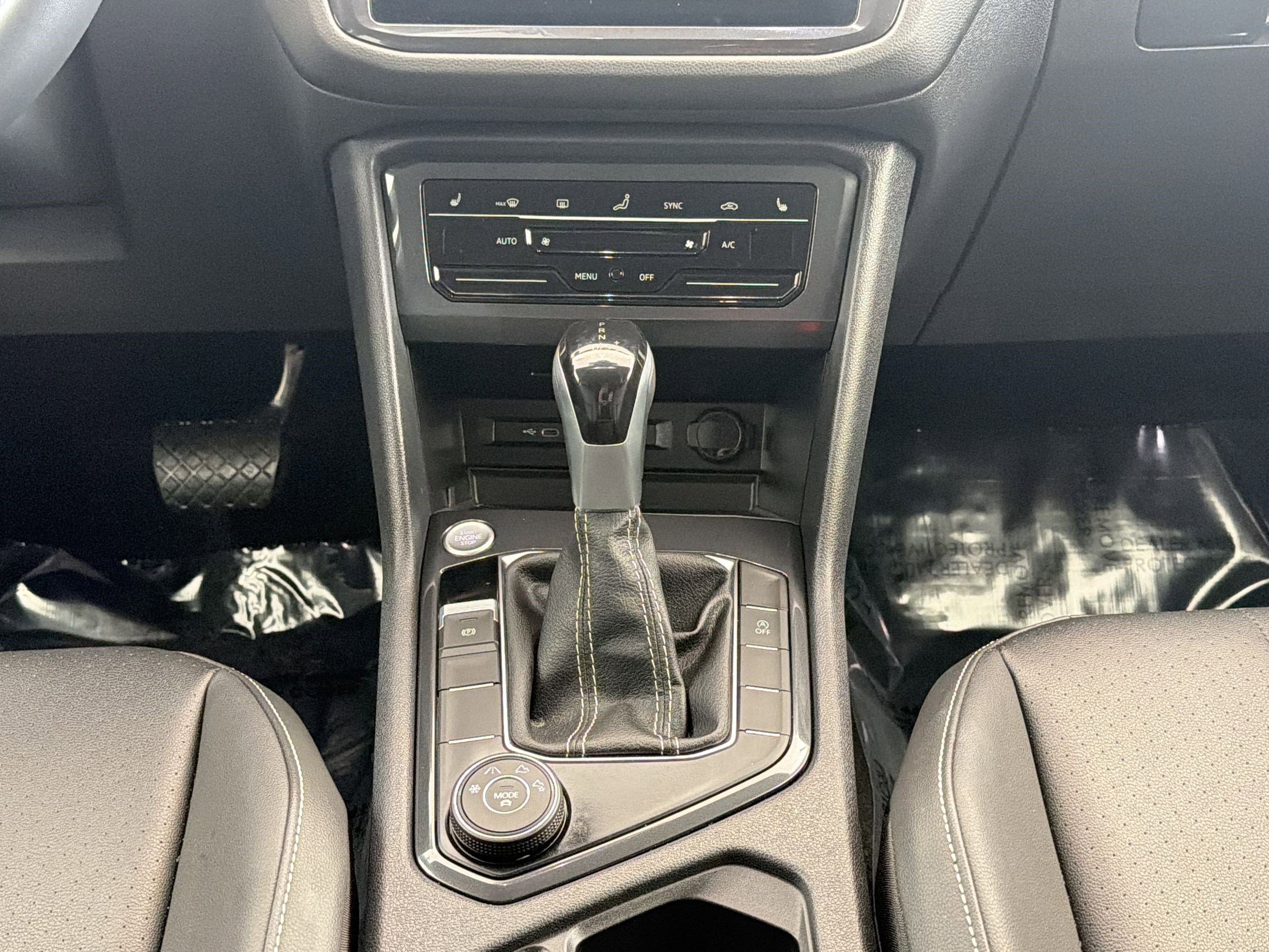 Certified 2024 Volkswagen Tiguan SE image 17