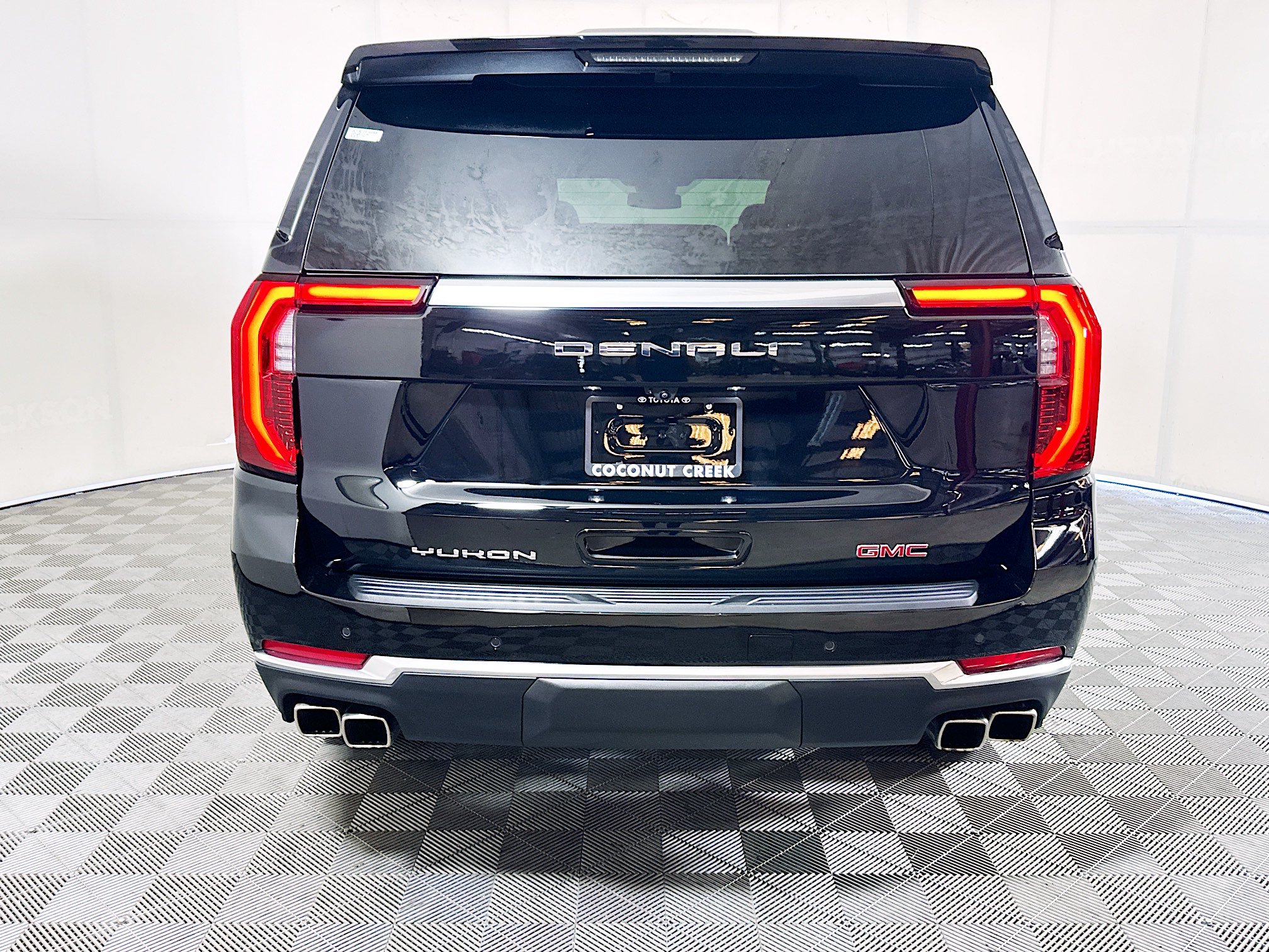 Used 2026 GMC Yukon Denali w/ Sun & Power Step Package AWD/4WD image 4