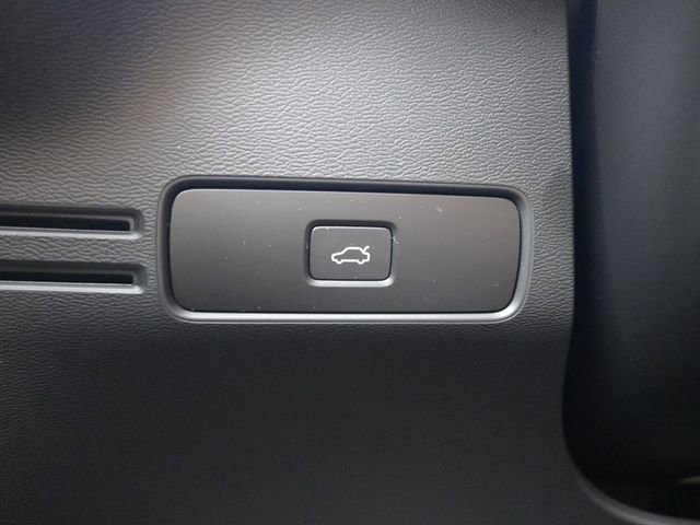 Used 2023 Volvo XC40 B4 Plus w/ Protection Package Premier image 27