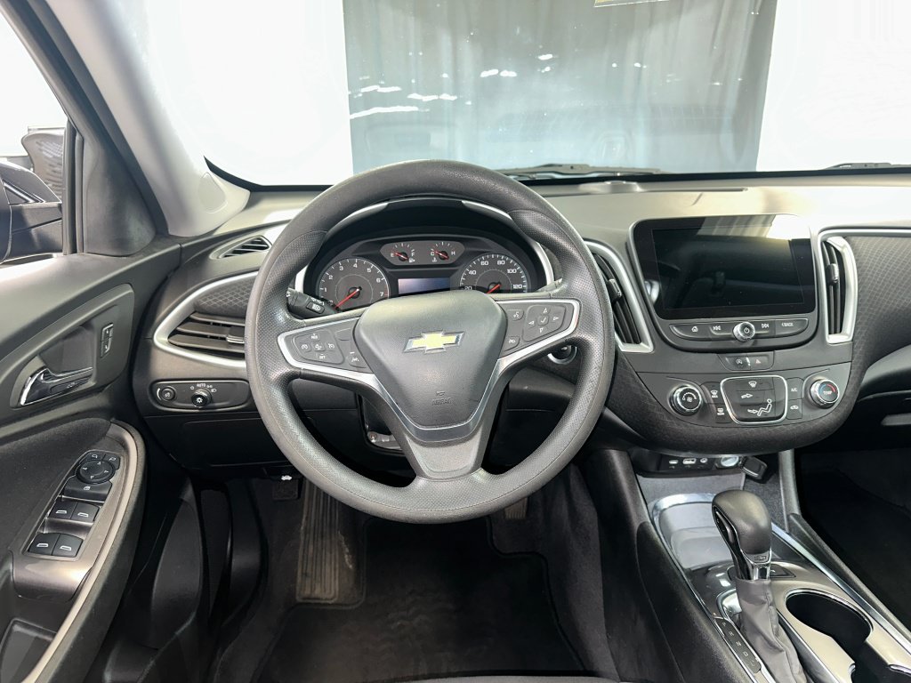 Used 2022 Chevrolet Malibu LS FWD image 2