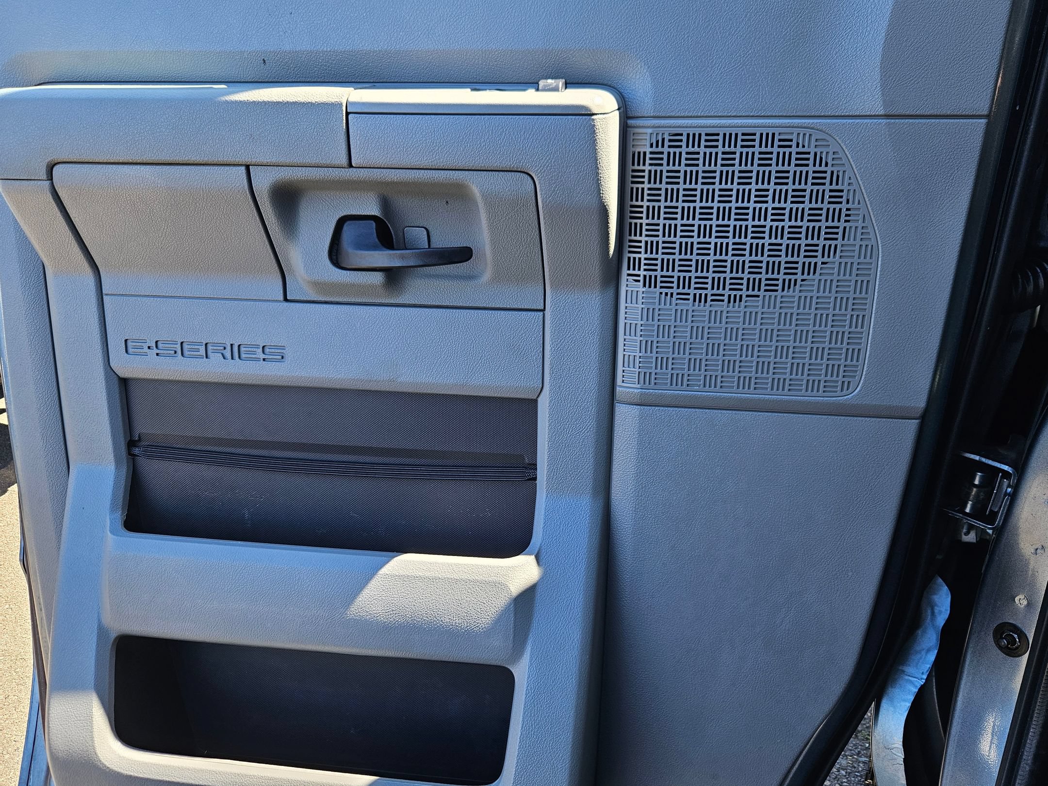 Used 2012 Ford E-150 and Econoline 150 Wagon w/ PWR Windows & Locks Group RWD image 10