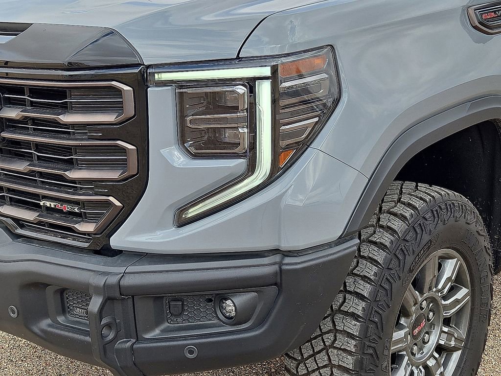 Used 2024 GMC Sierra 1500 AT4X image 9