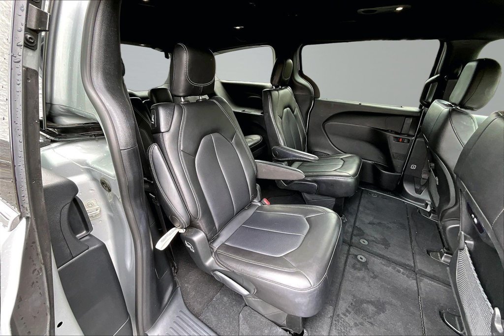 Certified 2026 Chrysler Pacifica Select FWD image 18
