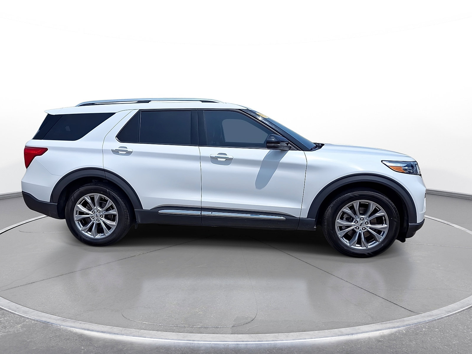 Used 2022 Ford Explorer Limited w/ Equipment Group 301A RWD image 9