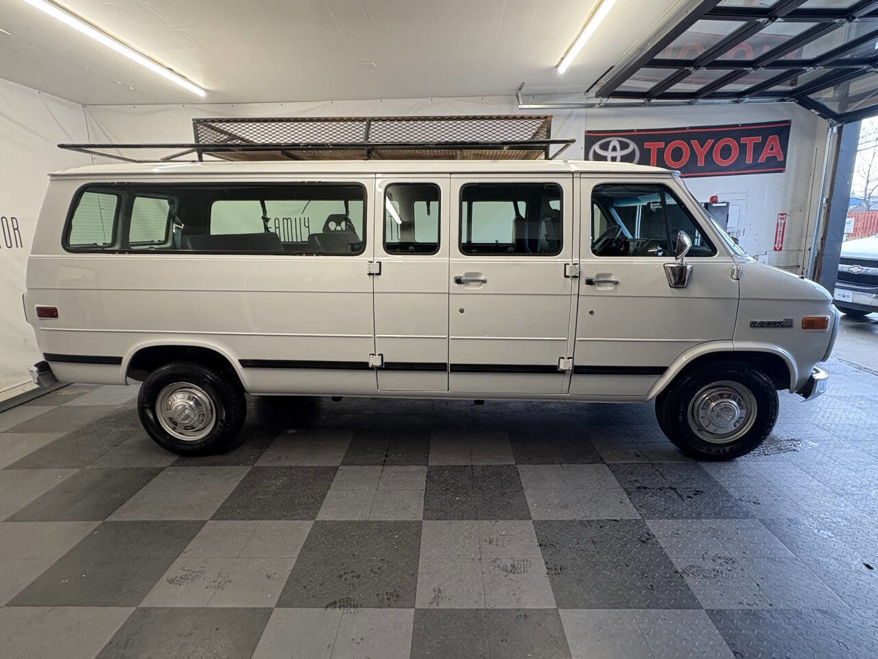 Used 1995 GMC G3500 Rally image 4