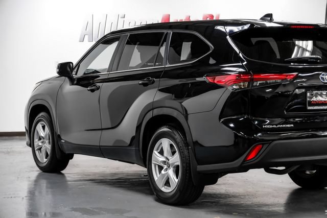 Used 2023 Toyota Highlander LE AWD/4WD image 16