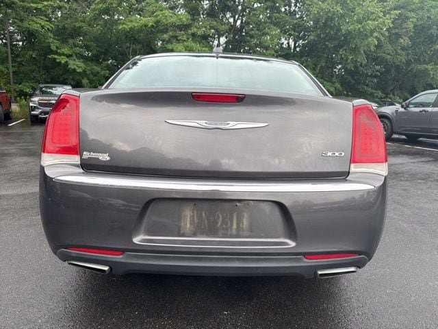 Used 2015 Chrysler 300 Limited RWD image 4