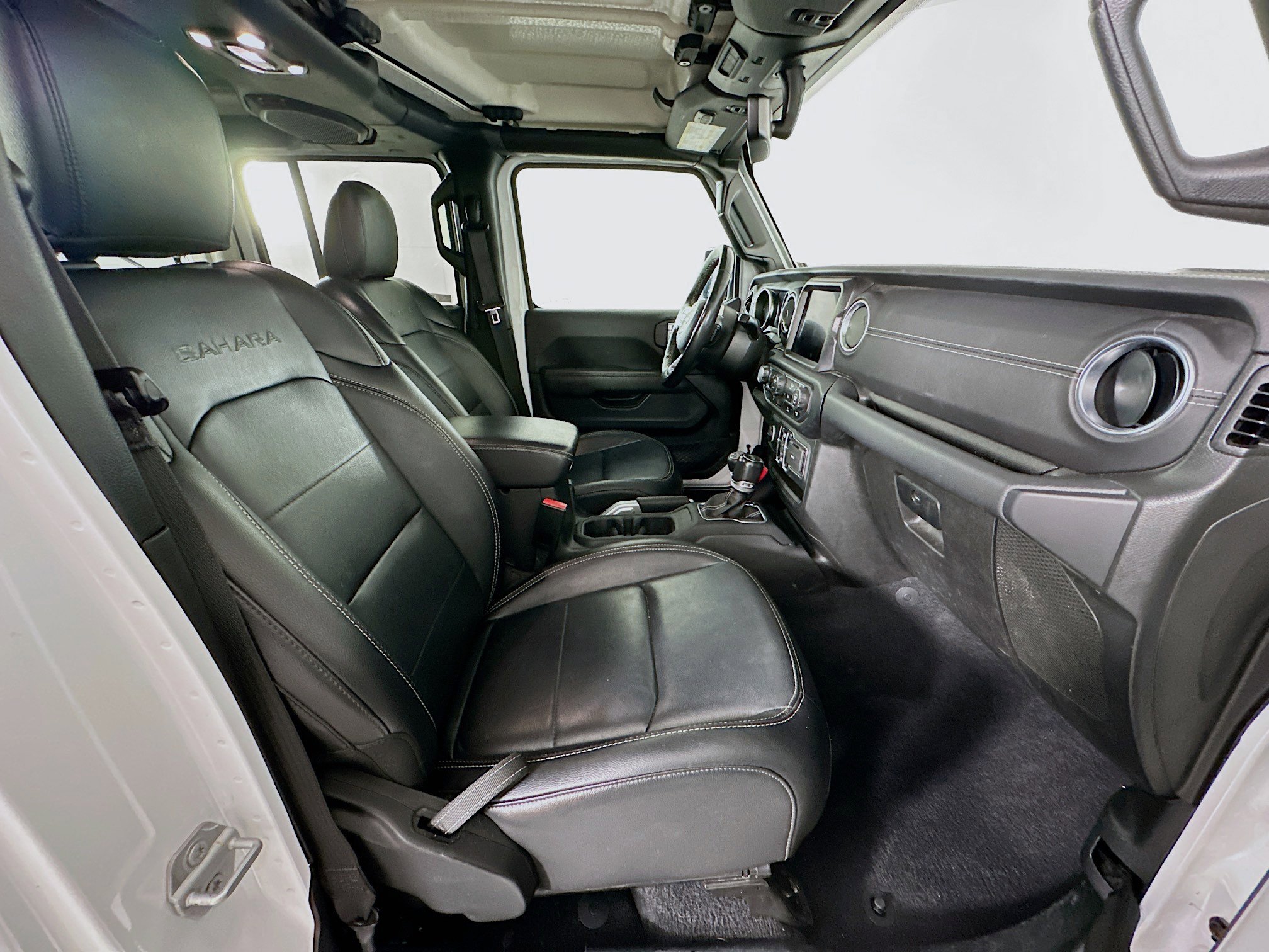 Used 2022 Jeep Wrangler Sahara w/ Cold Weather Group image 30