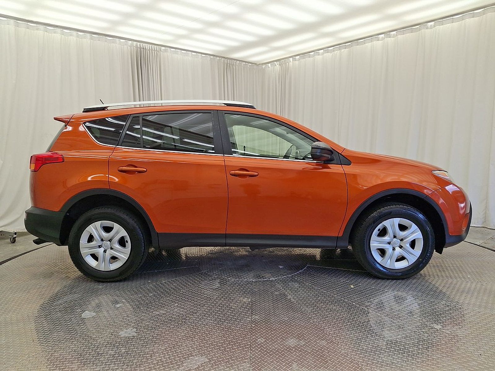 Used 2015 Toyota RAV4 LE FWD image 28