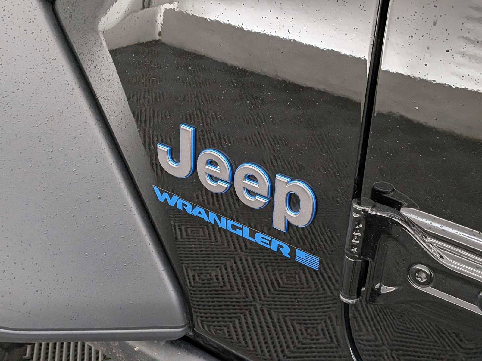 Used 2023 Jeep Wrangler Unlimited w/ Cold Weather Group image 10