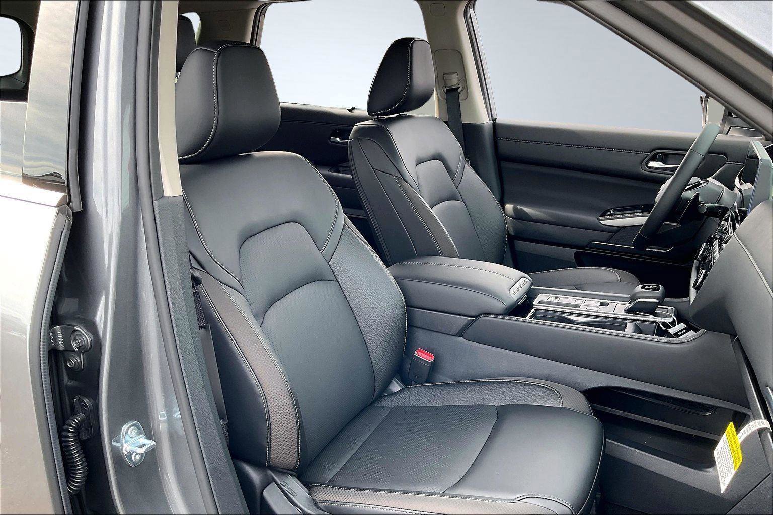 New 2026 Nissan Pathfinder SL image 9