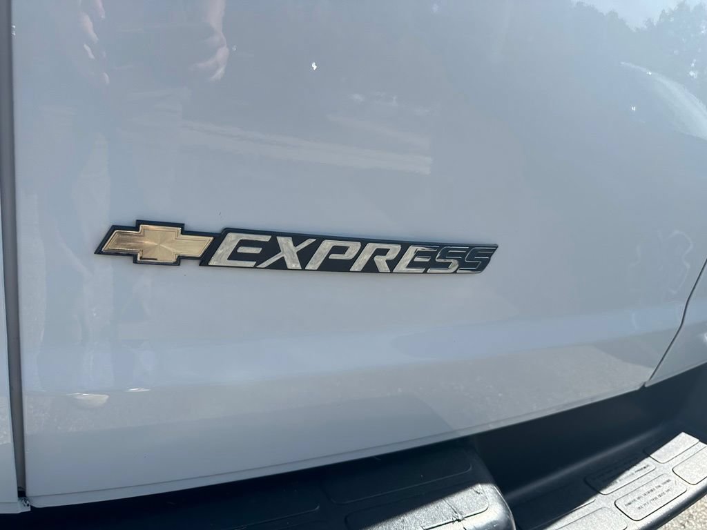 Used 2020 Chevrolet Express 3500 LT w/ LT Preferred Equipment Group RWD image 22