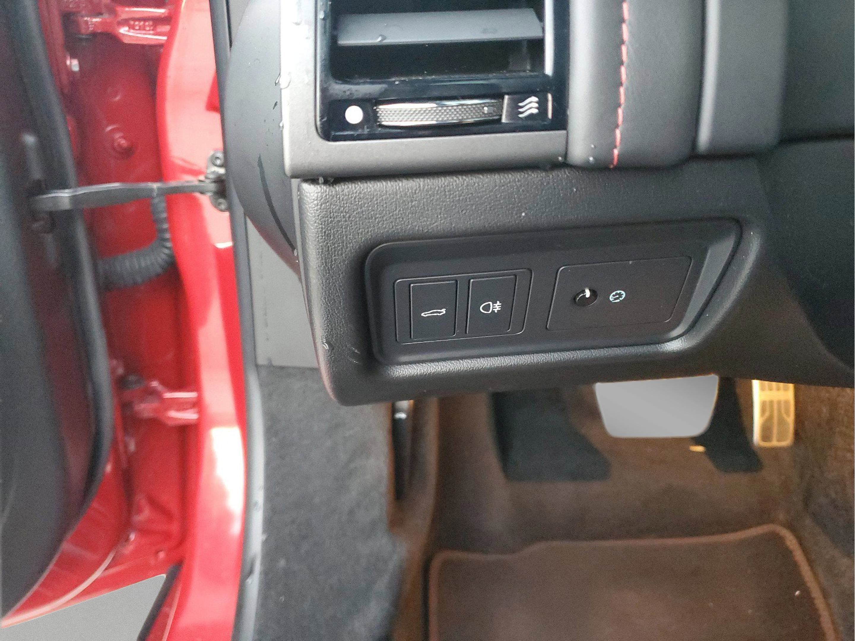 Used 2016 Jaguar F-TYPE R image 23