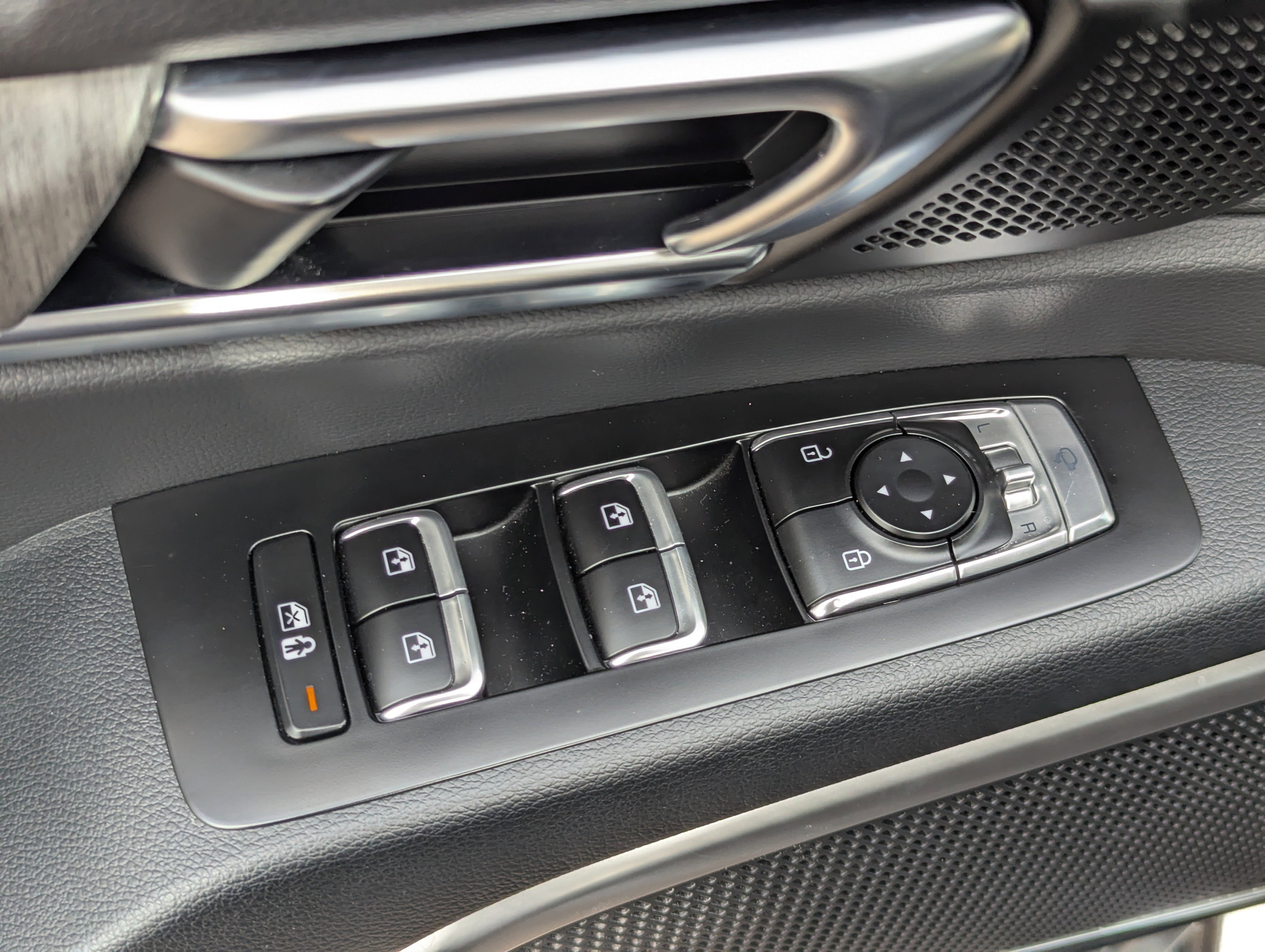 Used 2024 Kia Telluride EX w/ EX Captain's Chair Package image 22