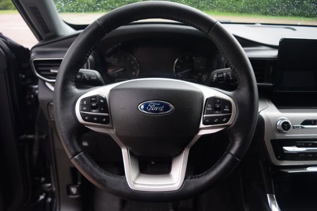 Used 2022 Ford Explorer XLT w/ Equipment Group 202A AWD/4WD image 4