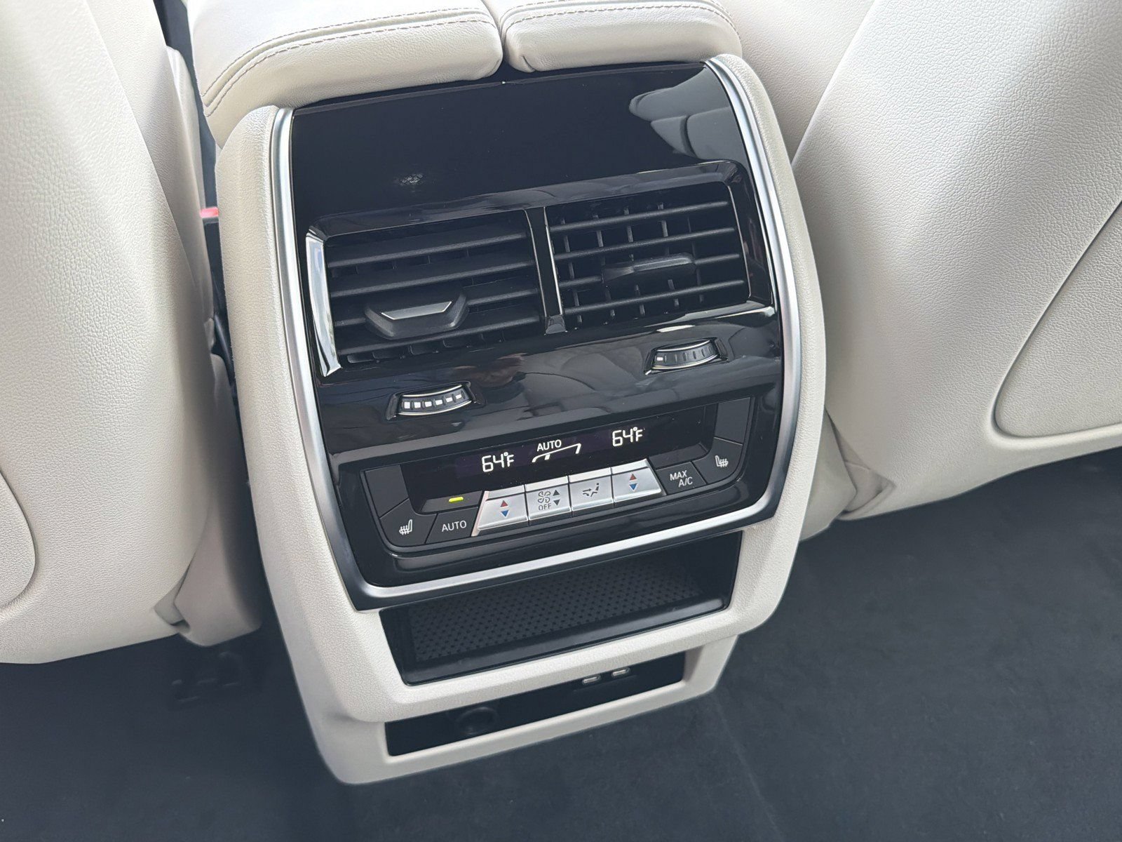 New 2027 BMW X7 M60i AWD/4WD image 18