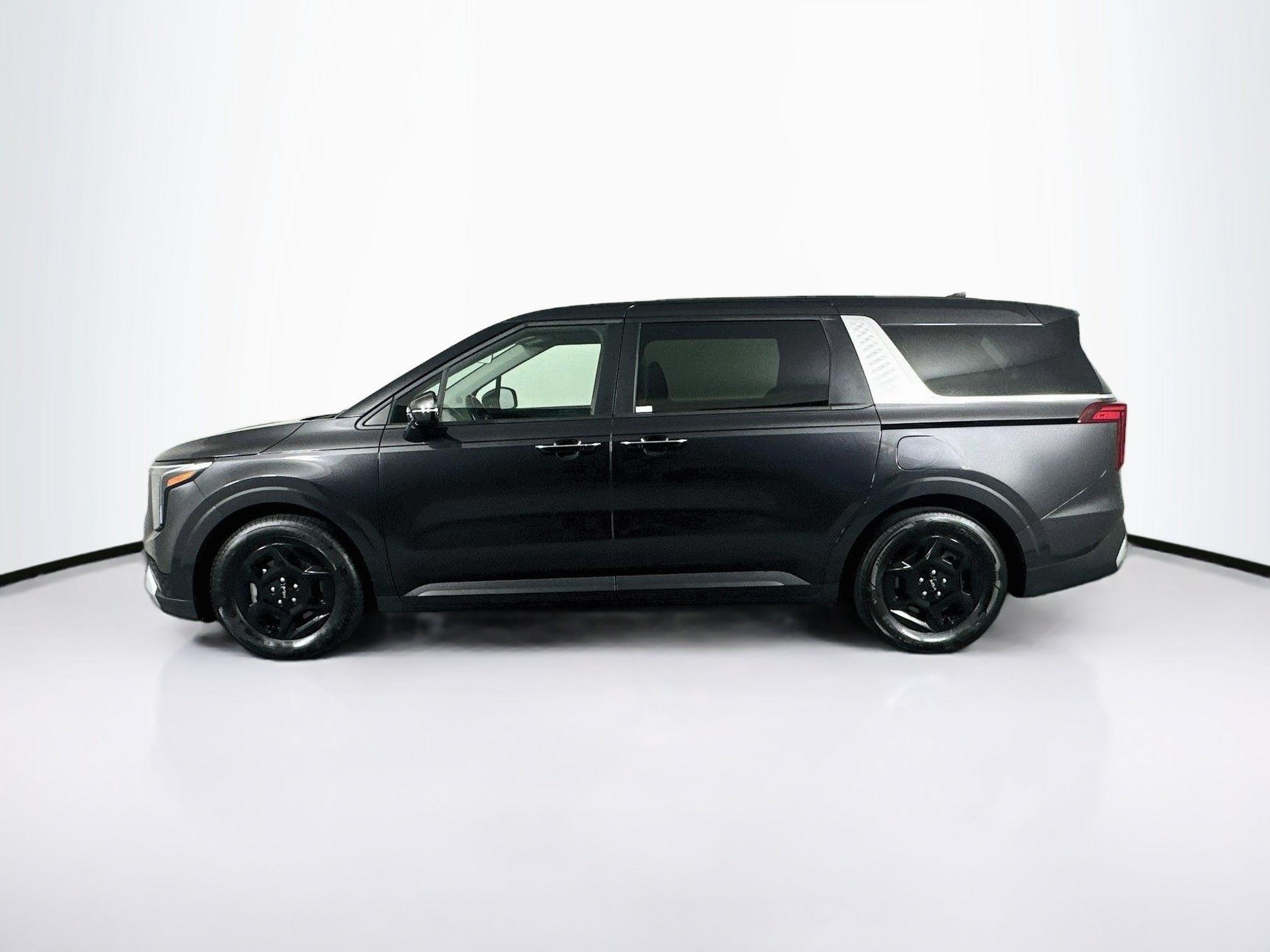 Used 2026 Kia Carnival FWD image 4