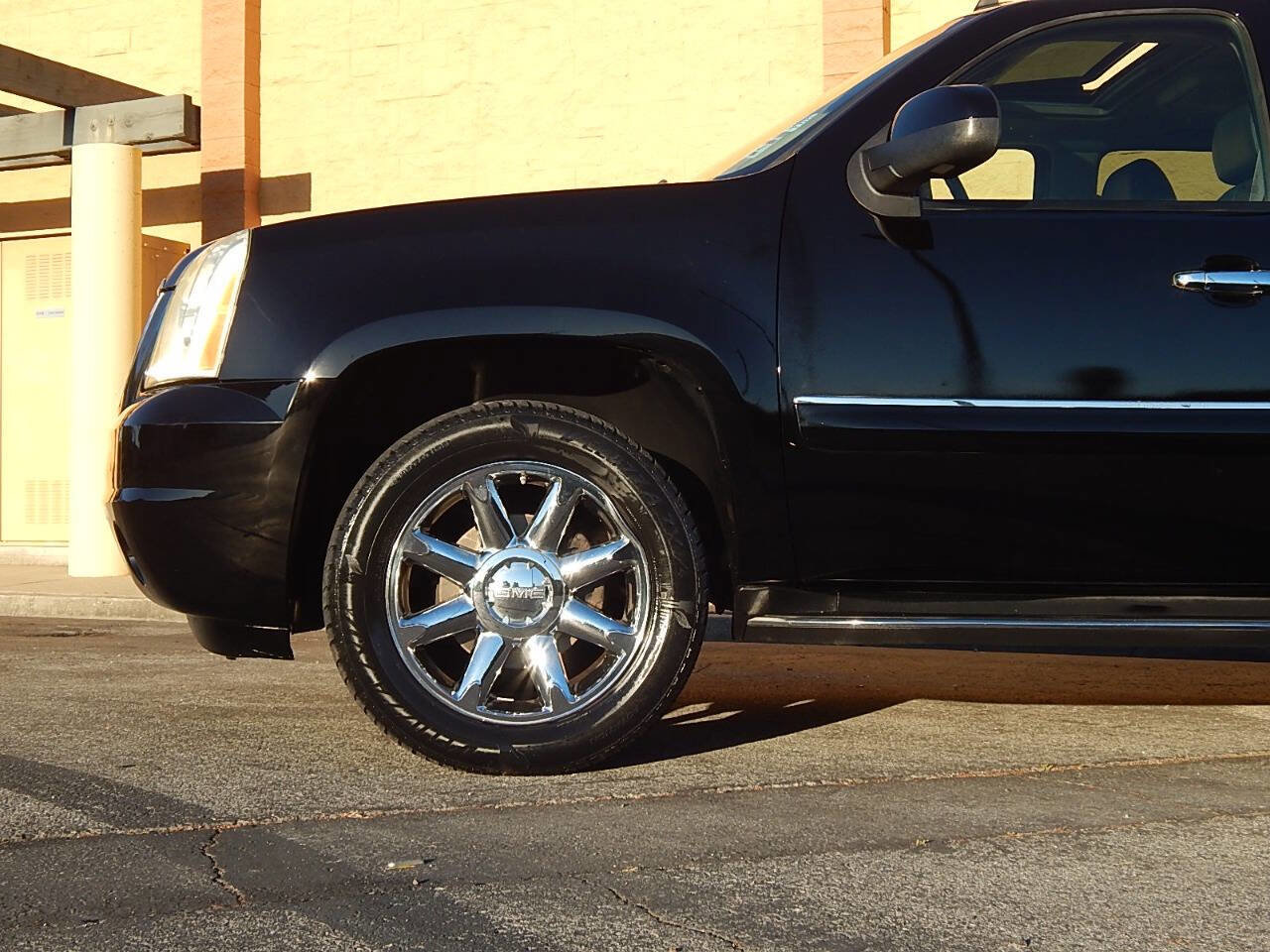 Used 2007 GMC Yukon XL Denali AWD/4WD image 13