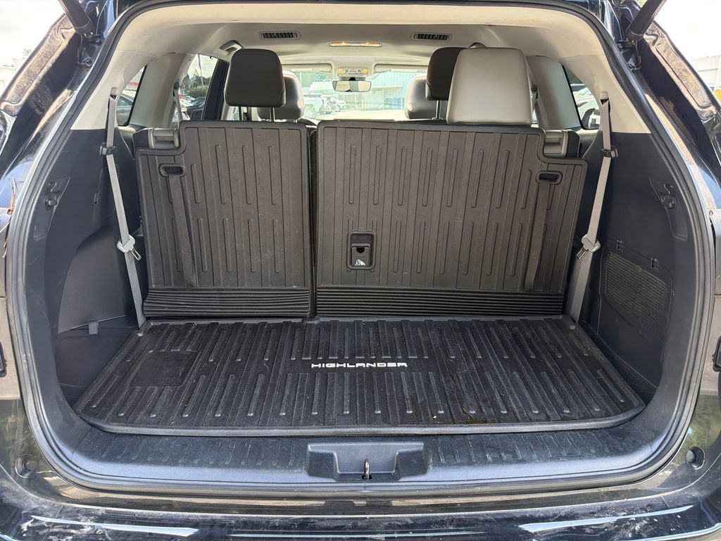 Used 2023 Toyota Highlander XLE FWD image 18