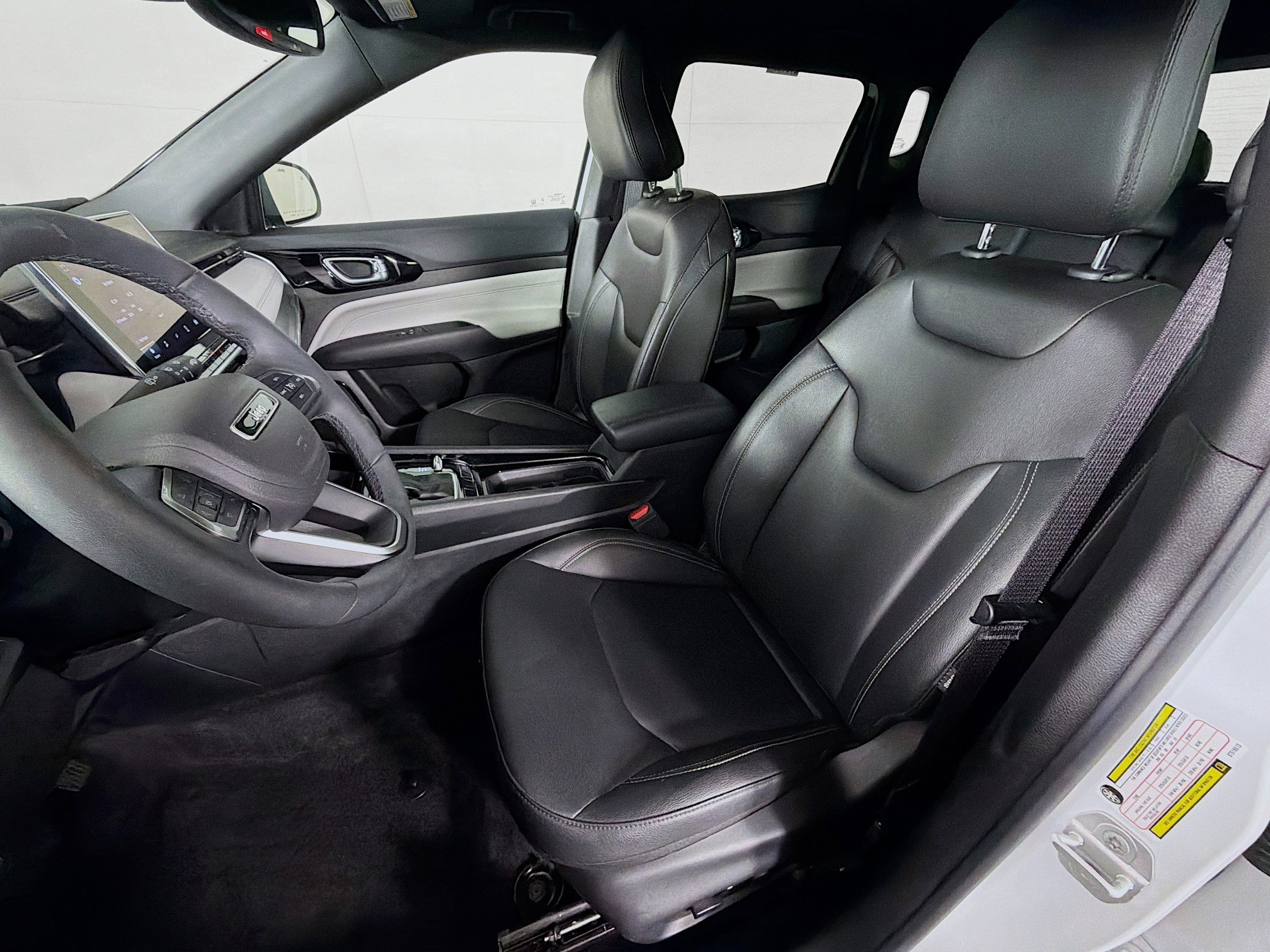 Used 2025 Jeep Compass Limited image 12