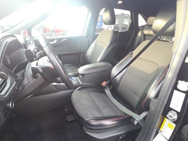 Certified 2024 Ford Escape ST-Line w/ Cold Weather Package image 27