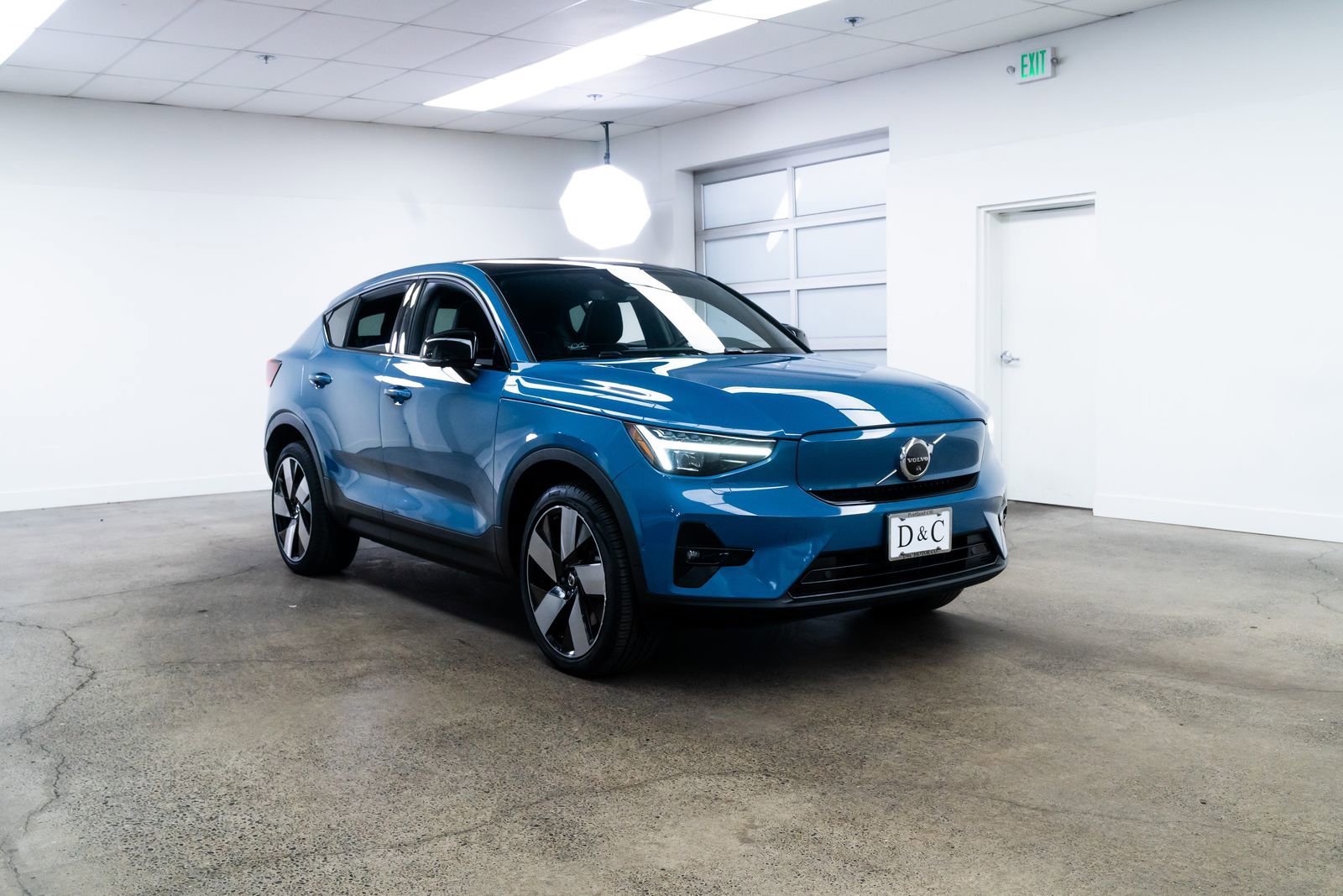 Used 2023 Volvo C40 P8 Recharge Ultimate image 25