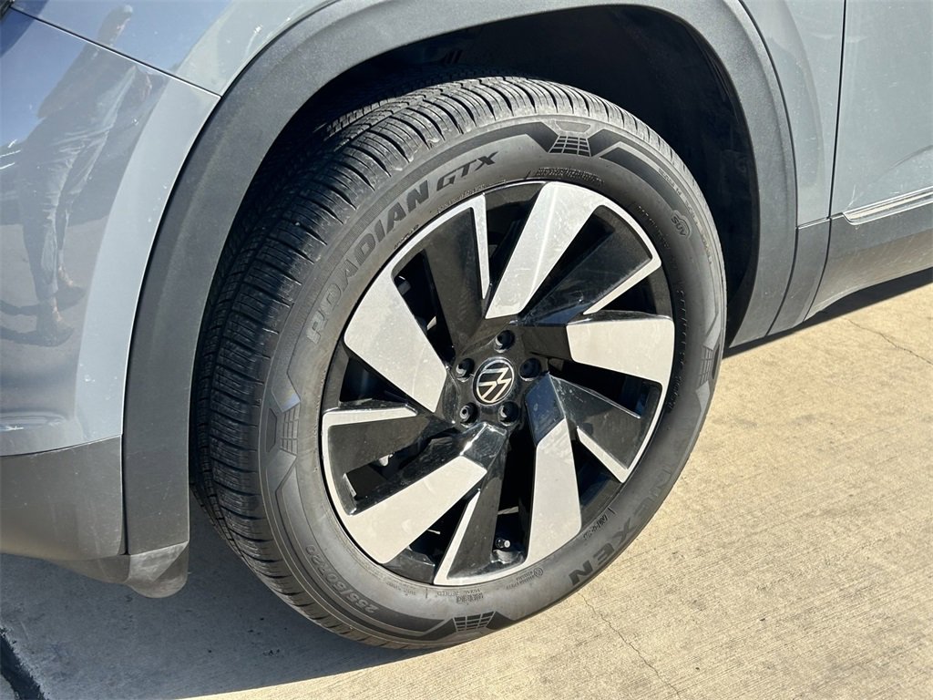 Used 2024 Volkswagen Atlas Cross Sport SEL image 9