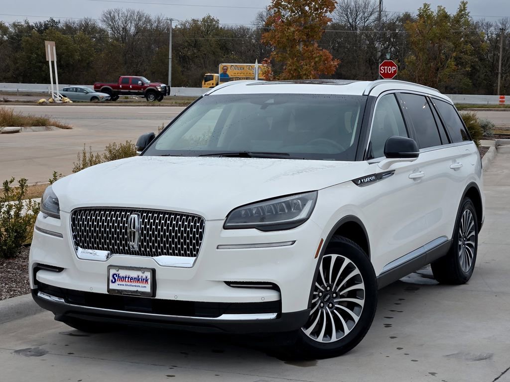 Used 2024 Lincoln Aviator Reserve AWD/4WD image 2