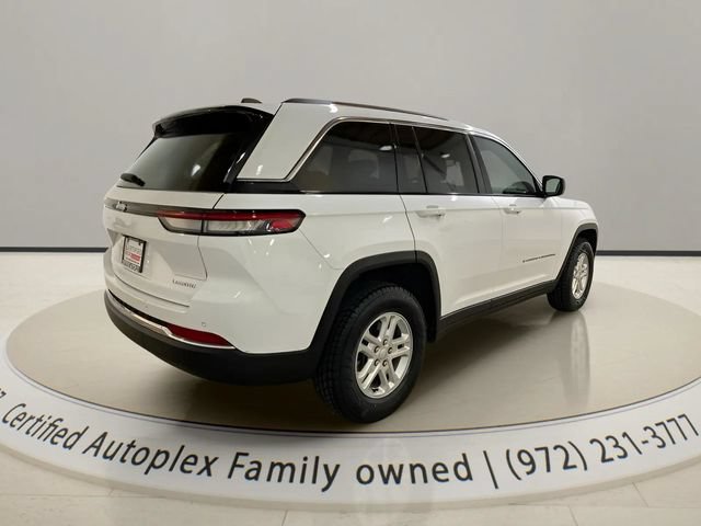 Used 2024 Jeep Grand Cherokee Laredo RWD image 5