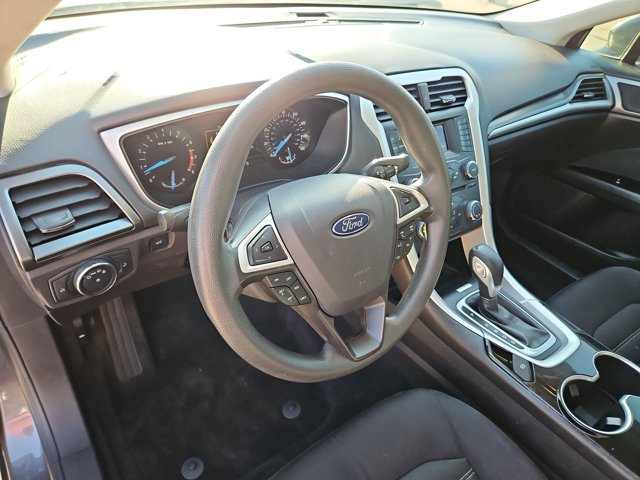 Used 2015 Ford Fusion SE FWD image 10