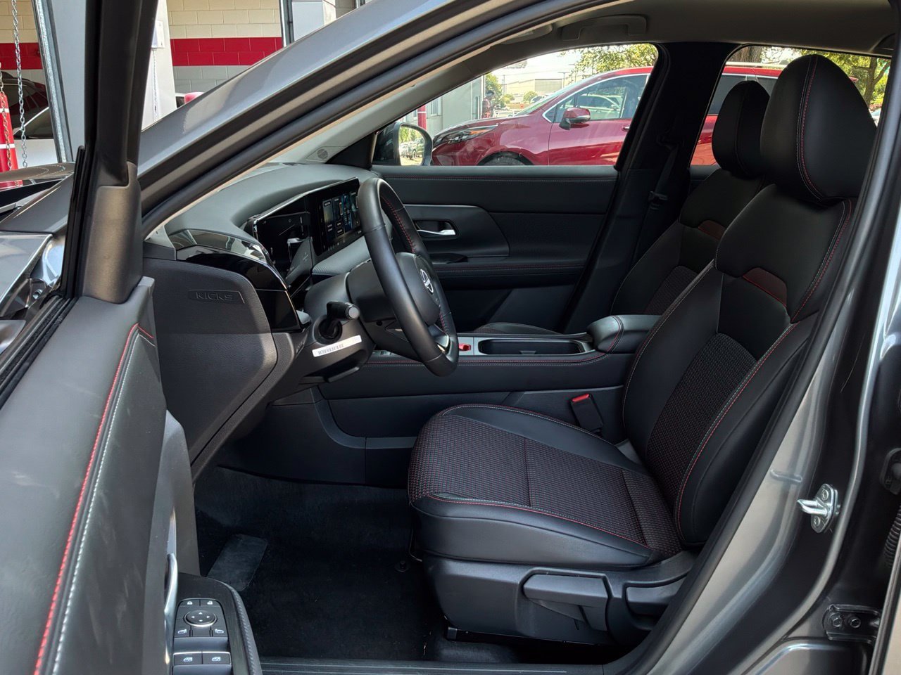 Used 2026 Nissan Kicks SR FWD image 10
