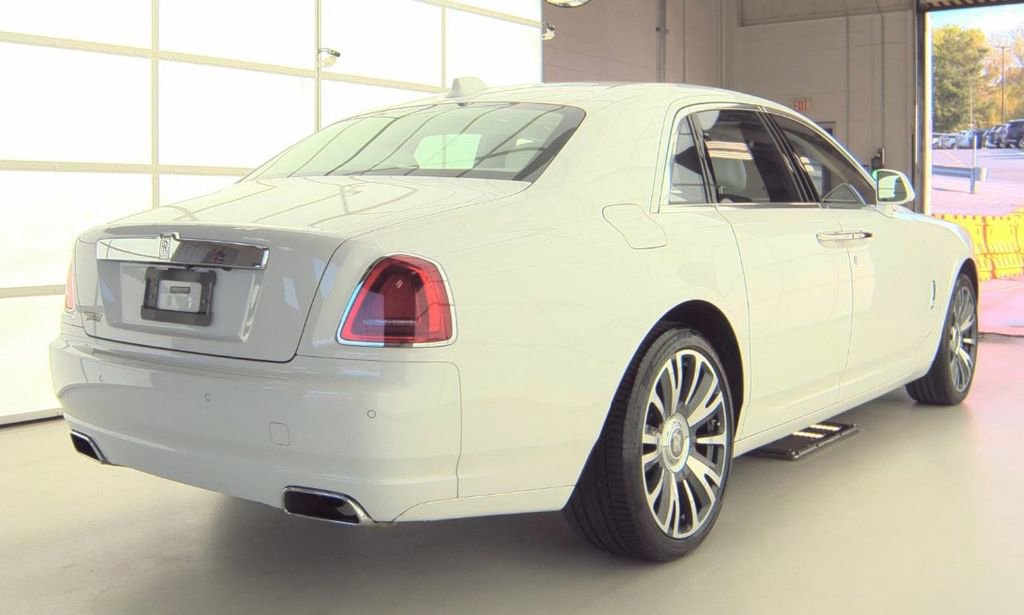 Used 2018 Rolls-Royce Ghost RWD image 2