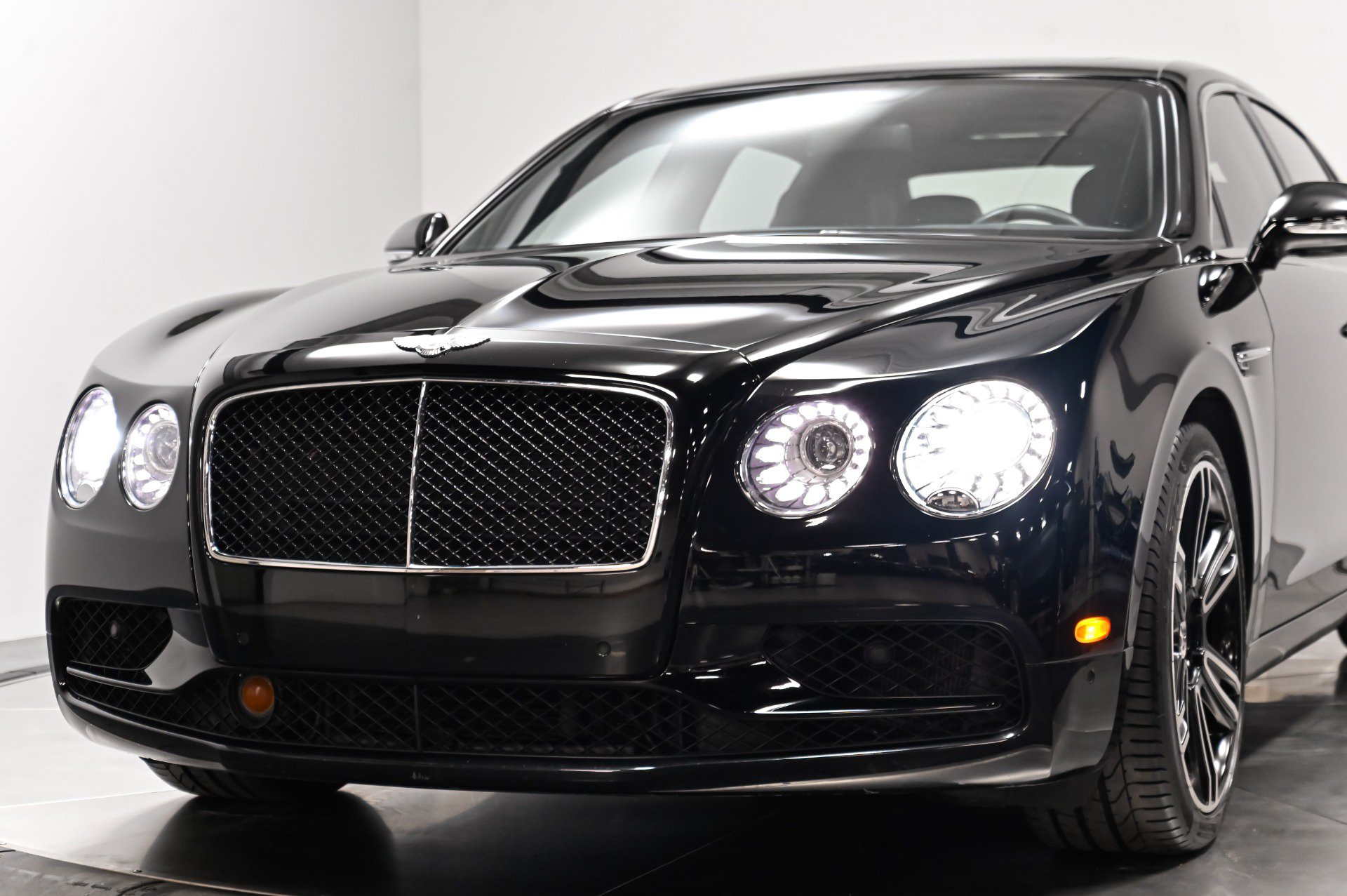 Used 2017 Bentley Flying Spur S V8 AWD/4WD image 23