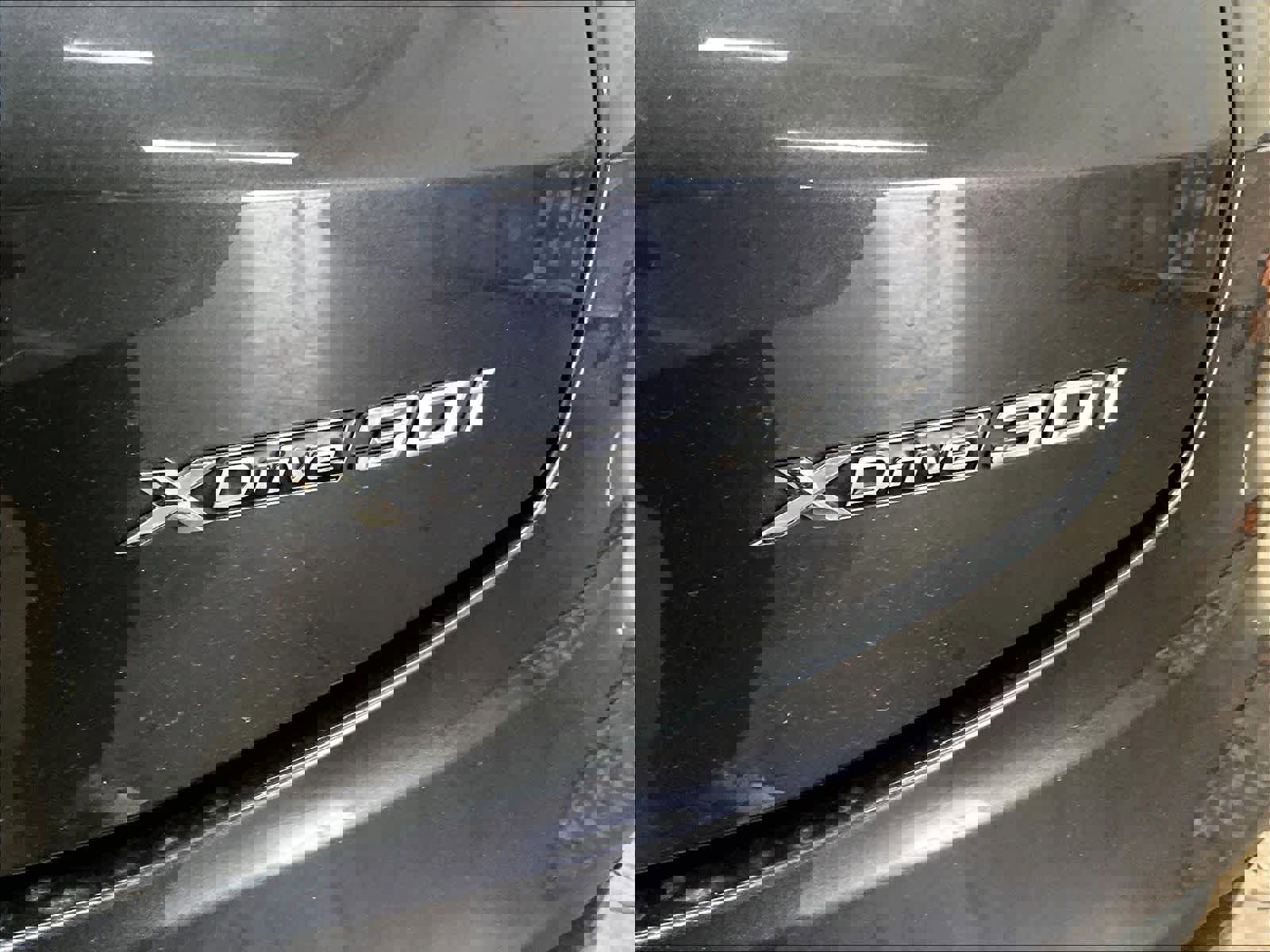 Used 2021 BMW X4 xDrive30i w/ M Sport Package image 11