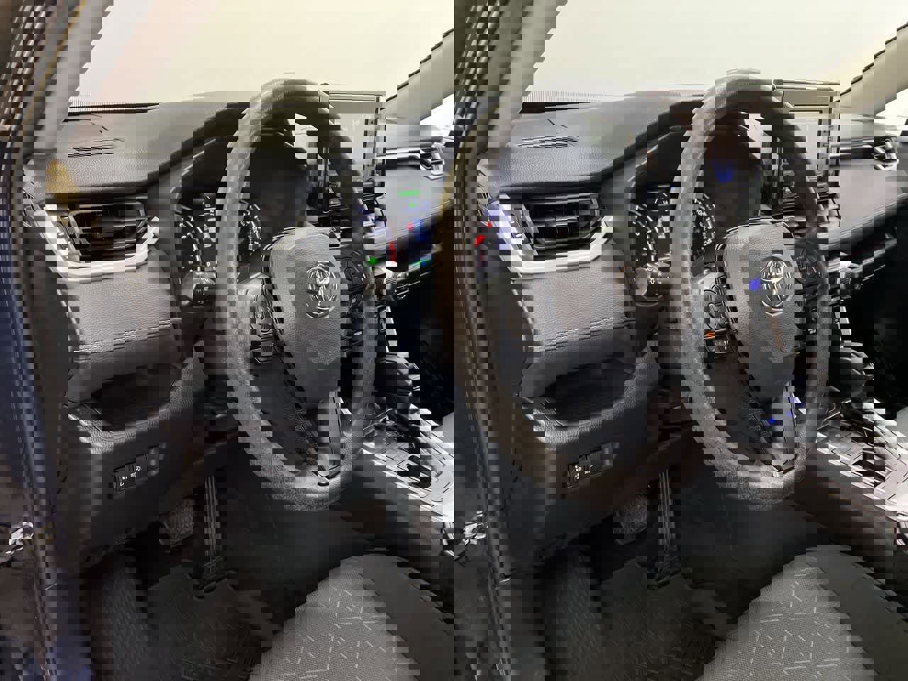 Used 2021 Toyota RAV4 XLE image 2